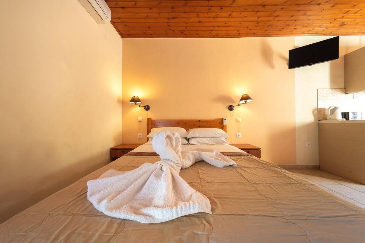 Mimosa Apartments With Pool Paleokastritsa Dış mekan fotoğraf