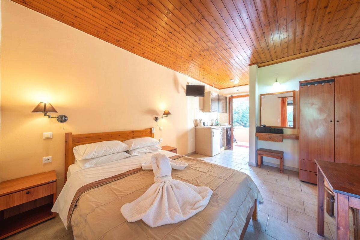 Mimosa Apartments With Pool Paleokastritsa Dış mekan fotoğraf